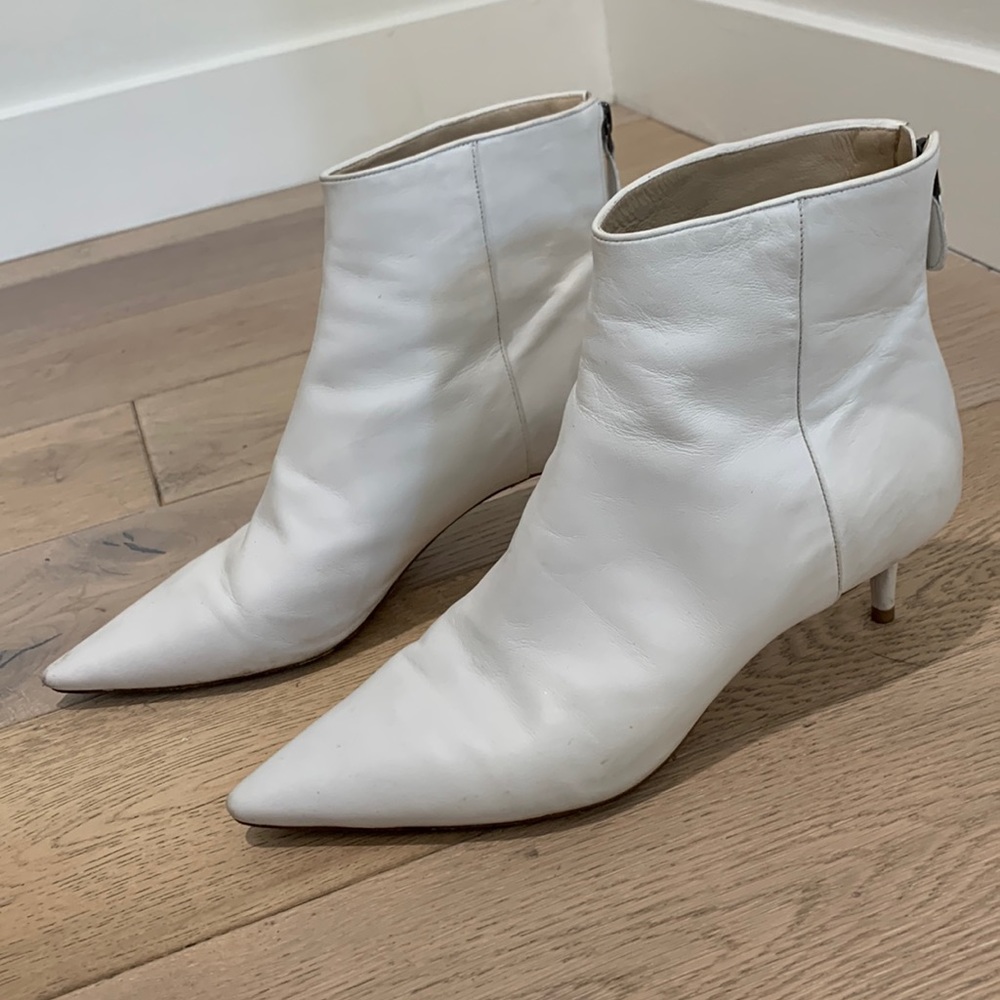 Alexandre Birman white booties with little heel